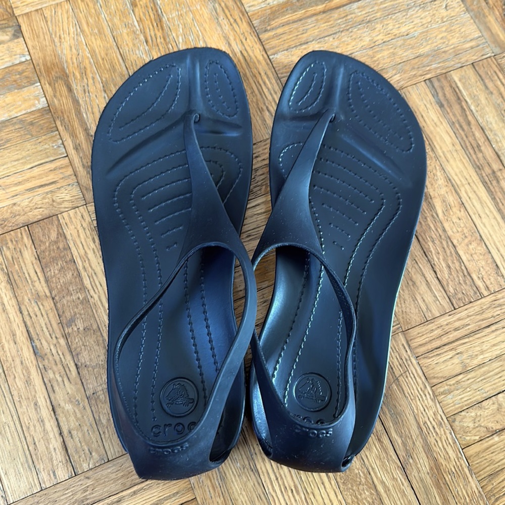 Crocs Women's Serena Flip Flops